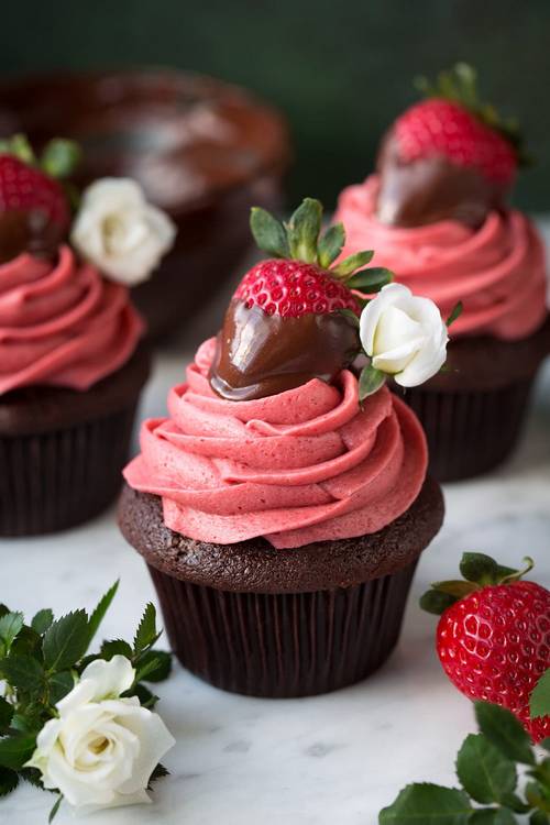 cupcake with strawberry and chocolate